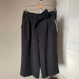 Lululemon Noir Cropped Pants